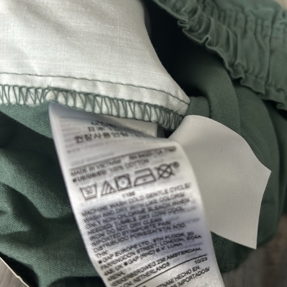 The gap girls size 8 medium shorts 3 for $35 ⭐️ - Picture 5 of 5